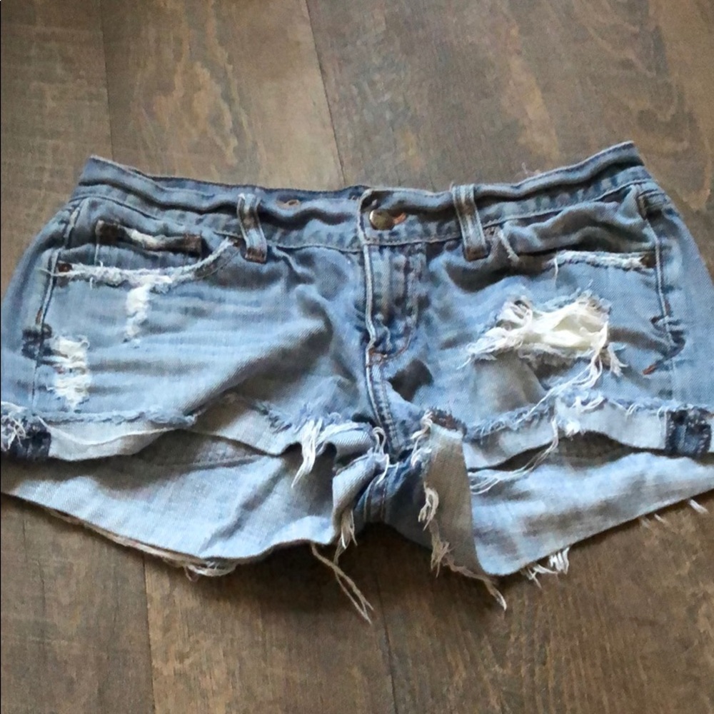 Ruehl frayed denim shorts